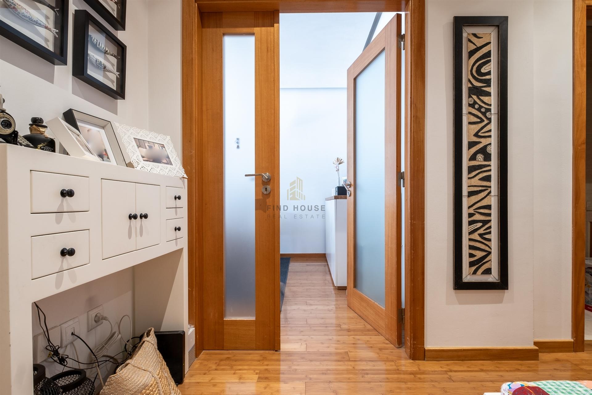 Arrenda-se Apartamento T2 com Terraço e garagem Box para 2 carros em Oeiras