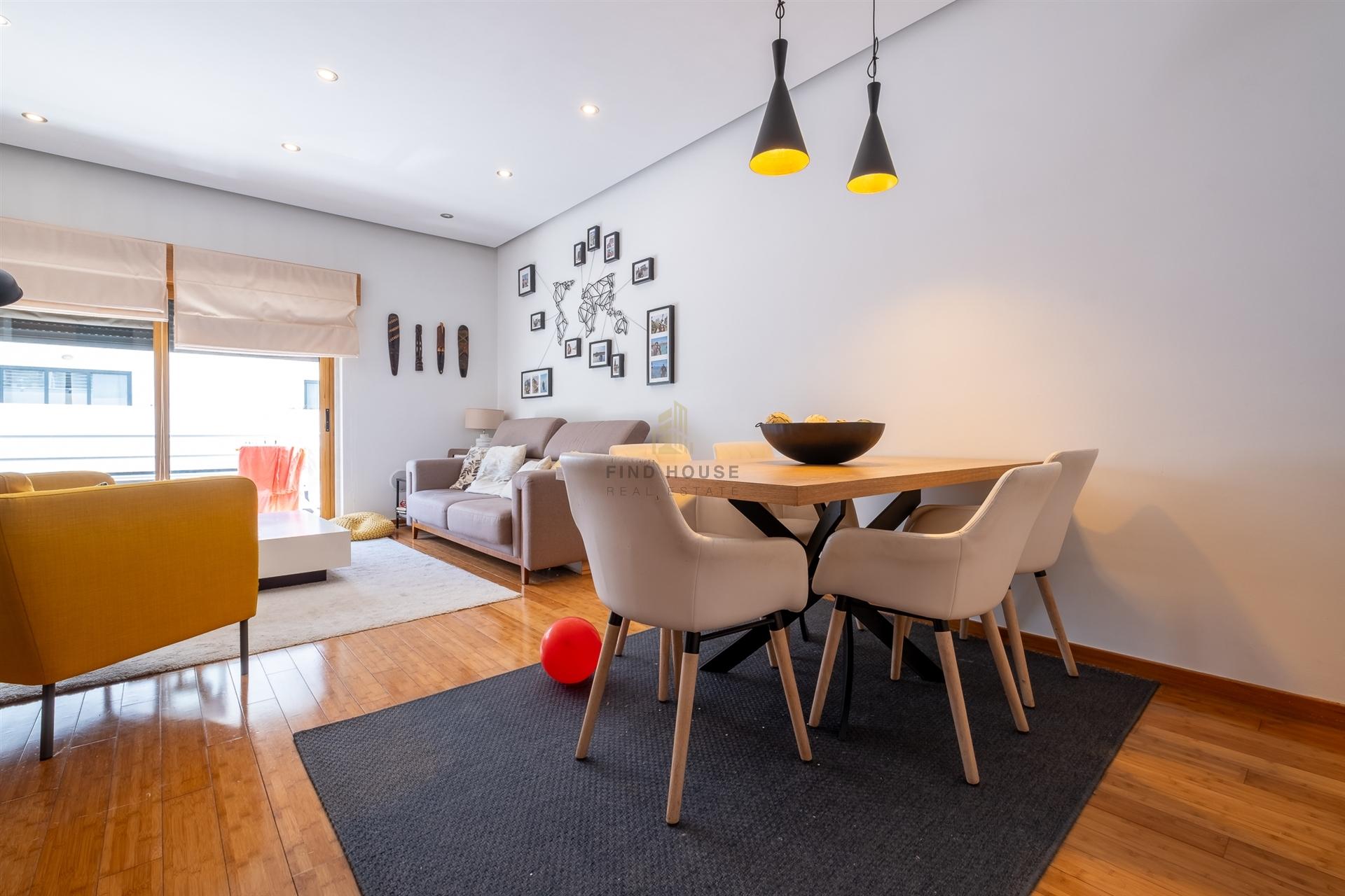 Arrenda-se Apartamento T2 com Terraço e garagem Box para 2 carros em Oeiras