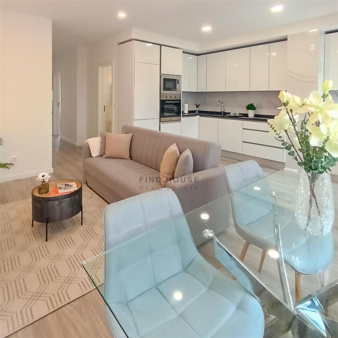 Apartamento T3 totalmente remodelado, com logradouro em Benfica
