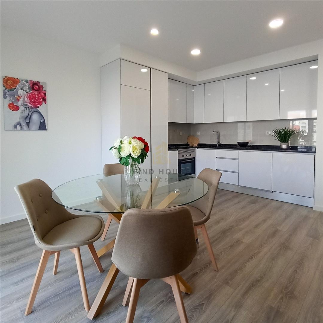 Apartamento T3 totalmente remodelado, com logradouro em Benfica