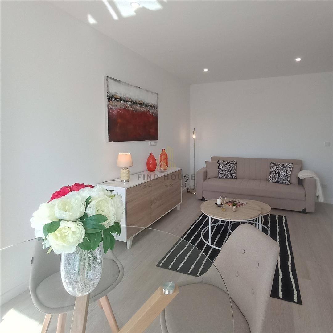 Apartamento T3 totalmente remodelado, com logradouro em Benfica