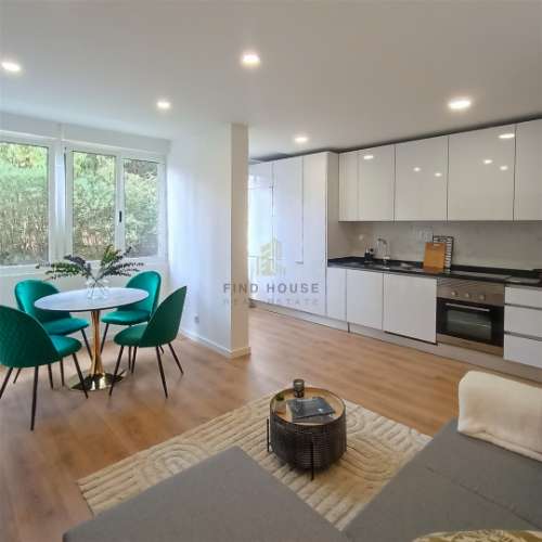 Apartamento T3 Remodelado com Logradouro em Benfica | Lisboa