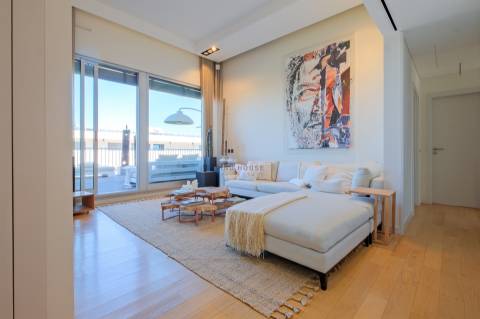 Penthouse T3 com terraço e 3 lugares de garagem na Alameda dos Oceanos, Parque das Nações