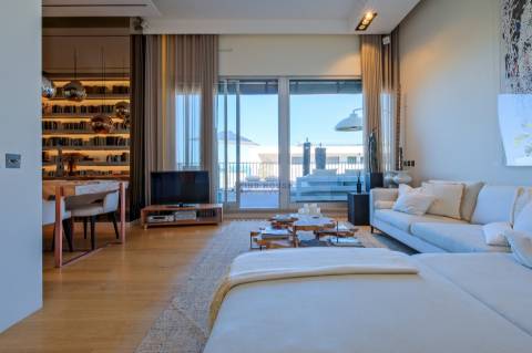 Penthouse T3 com terraço e 3 lugares de garagem na Alameda dos Oceanos, Parque das Nações