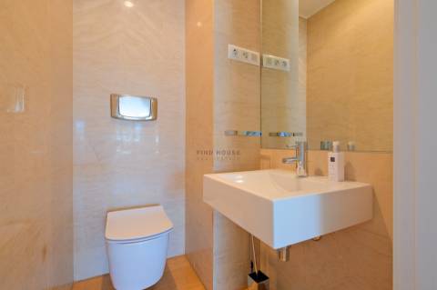 Penthouse T3 com terraço e 3 lugares de garagem na Alameda dos Oceanos, Parque das Nações