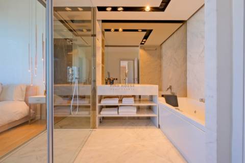 Penthouse T3 com terraço e 3 lugares de garagem na Alameda dos Oceanos, Parque das Nações