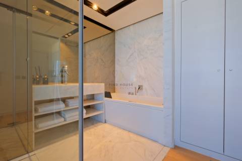 Penthouse T3 com terraço e 3 lugares de garagem na Alameda dos Oceanos, Parque das Nações