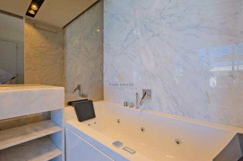 Penthouse T3 com terraço e 3 lugares de garagem na Alameda dos Oceanos, Parque das Nações