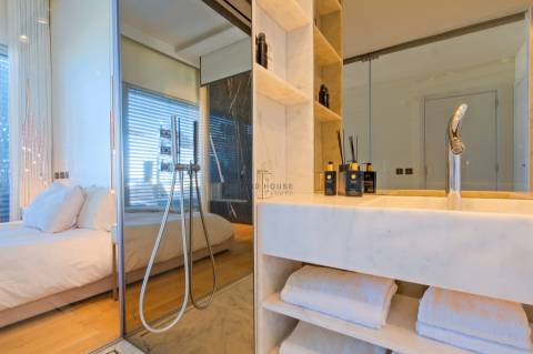 Penthouse T3 com terraço e 3 lugares de garagem na Alameda dos Oceanos, Parque das Nações