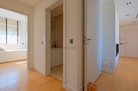 Penthouse T3 com terraço e 3 lugares de garagem na Alameda dos Oceanos, Parque das Nações