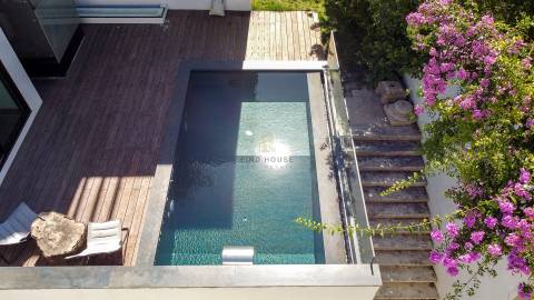 Apartamento T4+1 Triplex com piscina e jardim privativos e vista mar no Monte Estoril