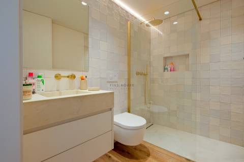 Apartamento T4+1 Triplex com piscina e jardim privativos e vista mar no Monte Estoril