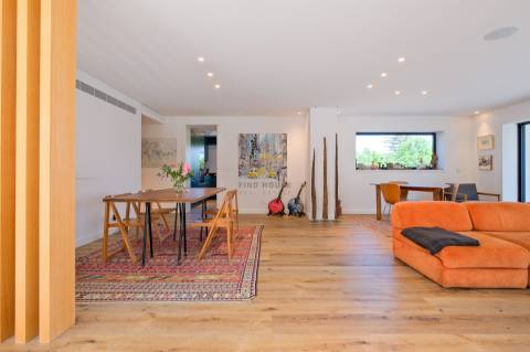 Apartamento T4+1 Triplex com piscina e jardim privativos e vista mar no Monte Estoril