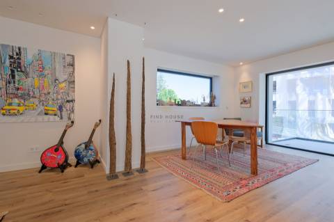 Apartamento T4+1 Triplex com piscina e jardim privativos e vista mar no Monte Estoril