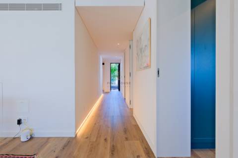 Apartamento T4+1 Triplex com piscina e jardim privativos e vista mar no Monte Estoril