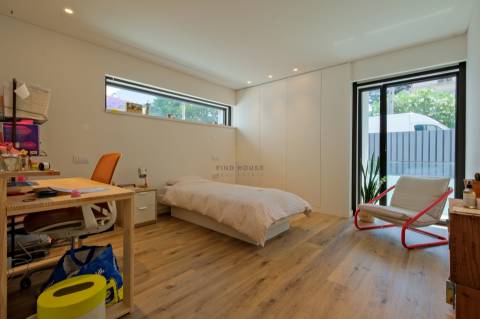 Apartamento T4+1 Triplex com piscina e jardim privativos e vista mar no Monte Estoril