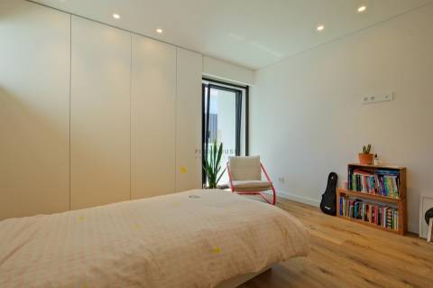 Apartamento T4+1 Triplex com piscina e jardim privativos e vista mar no Monte Estoril