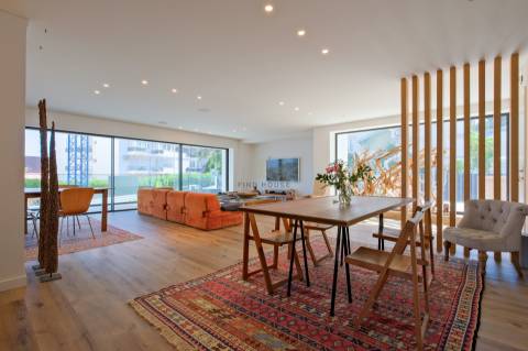 Apartamento T4+1 Triplex com piscina e jardim privativos e vista mar no Monte Estoril