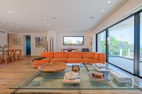 Apartamento T4+1 Triplex com piscina e jardim privativos e vista mar no Monte Estoril