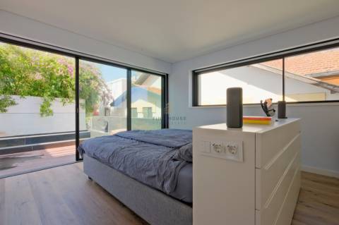 Apartamento T4+1 Triplex com piscina e jardim privativos e vista mar no Monte Estoril