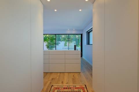 Apartamento T4+1 Triplex com piscina e jardim privativos e vista mar no Monte Estoril