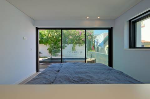 Apartamento T4+1 Triplex com piscina e jardim privativos e vista mar no Monte Estoril