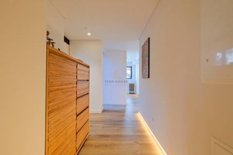 Apartamento T4+1 Triplex com piscina e jardim privativos e vista mar no Monte Estoril