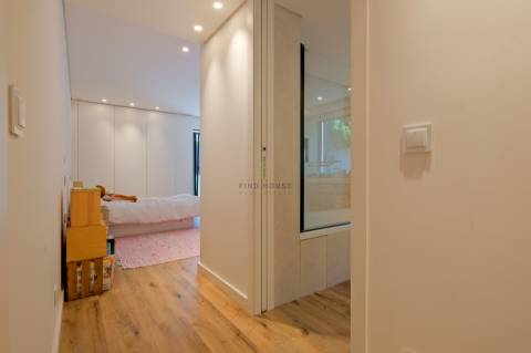 Apartamento T4+1 Triplex com piscina e jardim privativos e vista mar no Monte Estoril