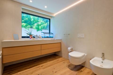 Apartamento T4+1 Triplex com piscina e jardim privativos e vista mar no Monte Estoril