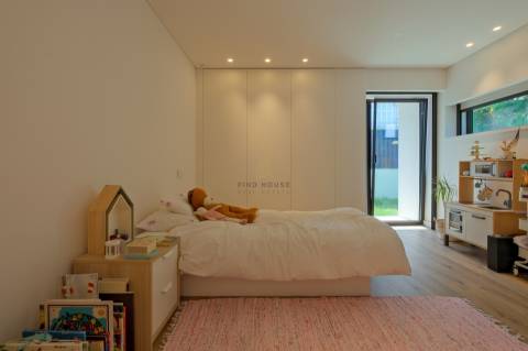 Apartamento T4+1 Triplex com piscina e jardim privativos e vista mar no Monte Estoril