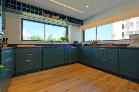 Apartamento T4+1 Triplex com piscina e jardim privativos e vista mar no Monte Estoril