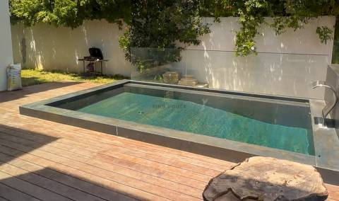 Apartamento T4+1 Triplex com piscina e jardim privativos e vista mar no Monte Estoril