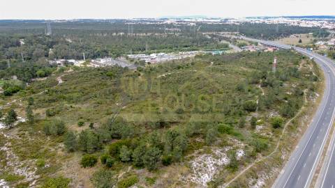 Terreno para Hotel, Retail park ou espaços comerciais do ramo alimentar ou atividades lúdicas.