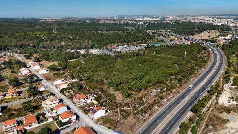 Terreno para Hotel, Retail park ou espaços comerciais do ramo alimentar ou atividades lúdicas.