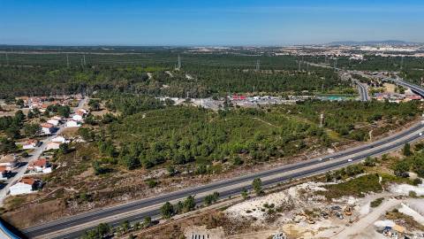 Terreno para Hotel, Retail park ou espaços comerciais do ramo alimentar ou atividades lúdicas.