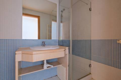 Vende-se T1 com garagem no Parque de São Domingos, em São Domingos de Rana