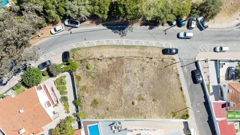 Lote de Terreno com 300m2 para construção de moradia isolada em Alcabideche