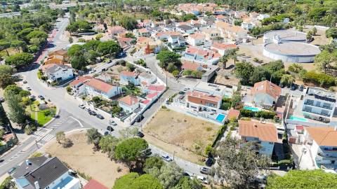 Lote de Terreno com 300m2 para construção de moradia isolada em Alcabideche