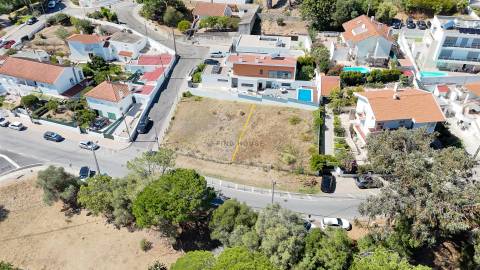 Lote de Terreno com 300m2 para construção de moradia isolada em Alcabideche