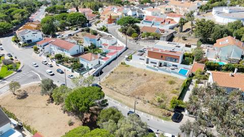 Lote de Terreno com 300m2 para construção de moradia isolada em Alcabideche