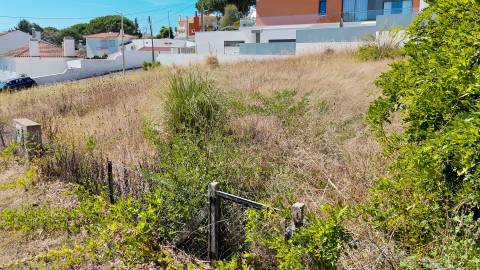 Lote de Terreno com 300m2 para construção de moradia isolada em Alcabideche