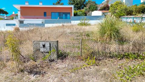 Lote de Terreno com 300m2 para construção de moradia isolada em Alcabideche