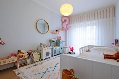 Apartamento T2 remodelado, com garagem box em São Domingos de Rana