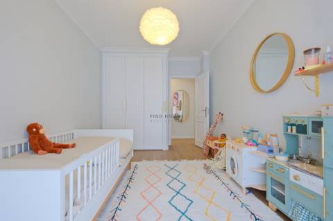 Apartamento T2 remodelado, com garagem box em São Domingos de Rana