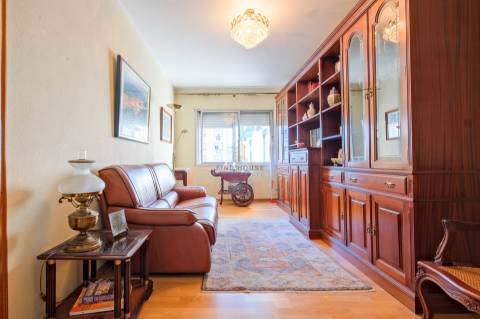 Vende-se Apartamento T2 nos Olivais, Lisboa