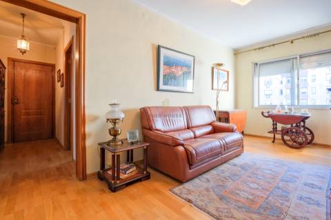 Vende-se Apartamento T2 nos Olivais, Lisboa