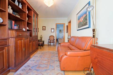 Vende-se Apartamento T2 nos Olivais, Lisboa
