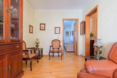 Vende-se Apartamento T2 nos Olivais, Lisboa
