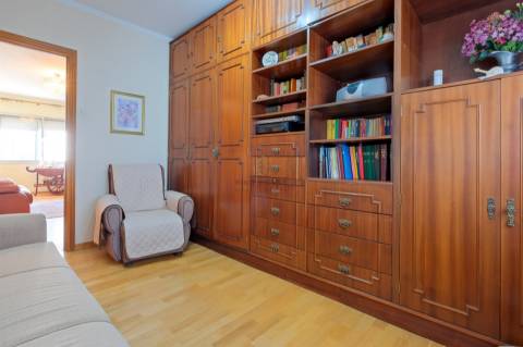 Vende-se Apartamento T2 nos Olivais, Lisboa