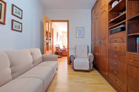 Vende-se Apartamento T2 nos Olivais, Lisboa